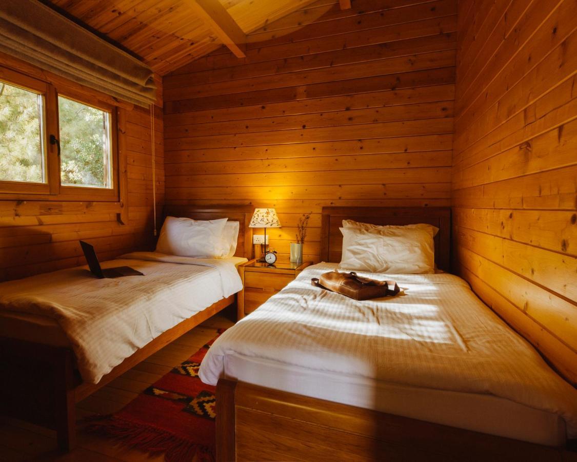 Mountain Breeze Lodge & Resort 알 살트 외부 사진