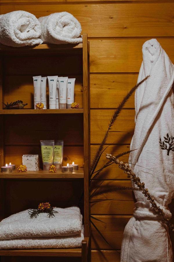 Mountain Breeze Lodge & Resort 알 살트 외부 사진