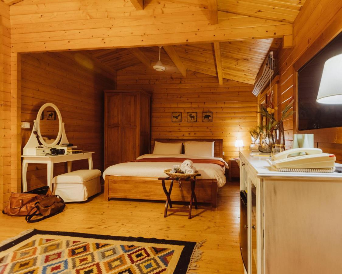 Mountain Breeze Lodge & Resort 알 살트 외부 사진