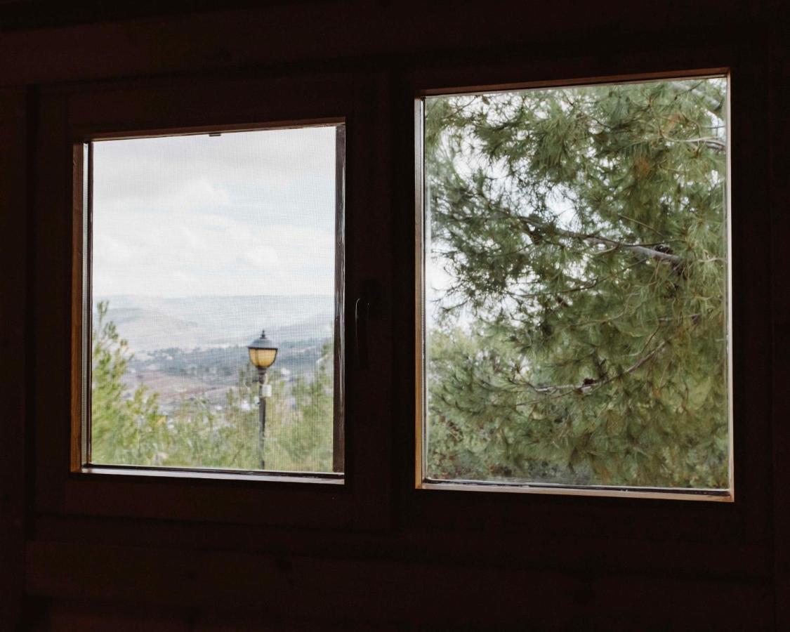 Mountain Breeze Lodge & Resort 알 살트 외부 사진