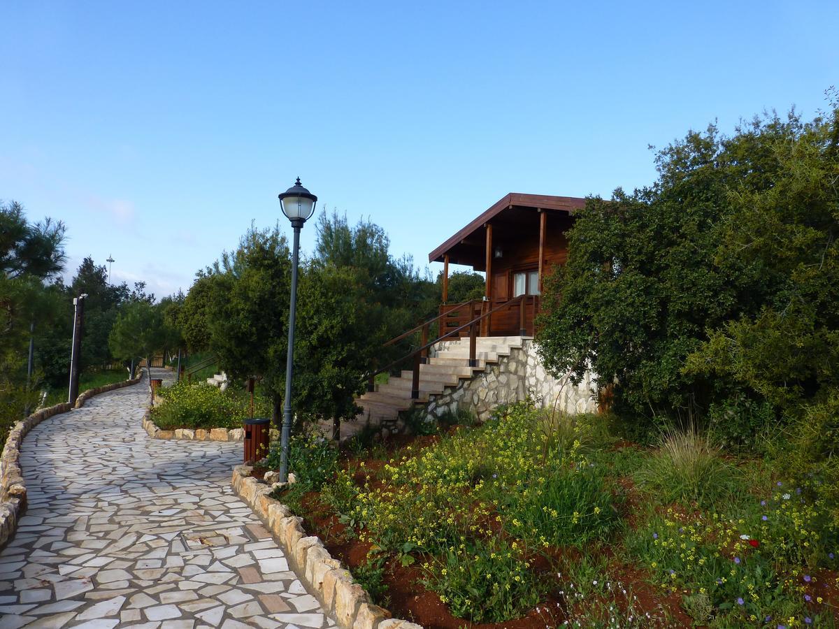 Mountain Breeze Lodge & Resort 알 살트 외부 사진