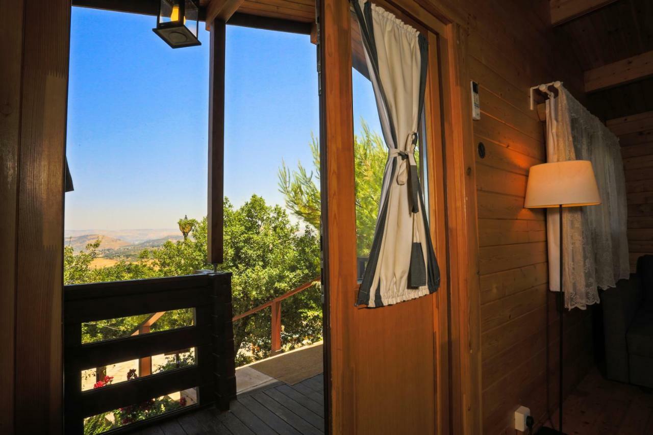Mountain Breeze Lodge & Resort 알 살트 외부 사진