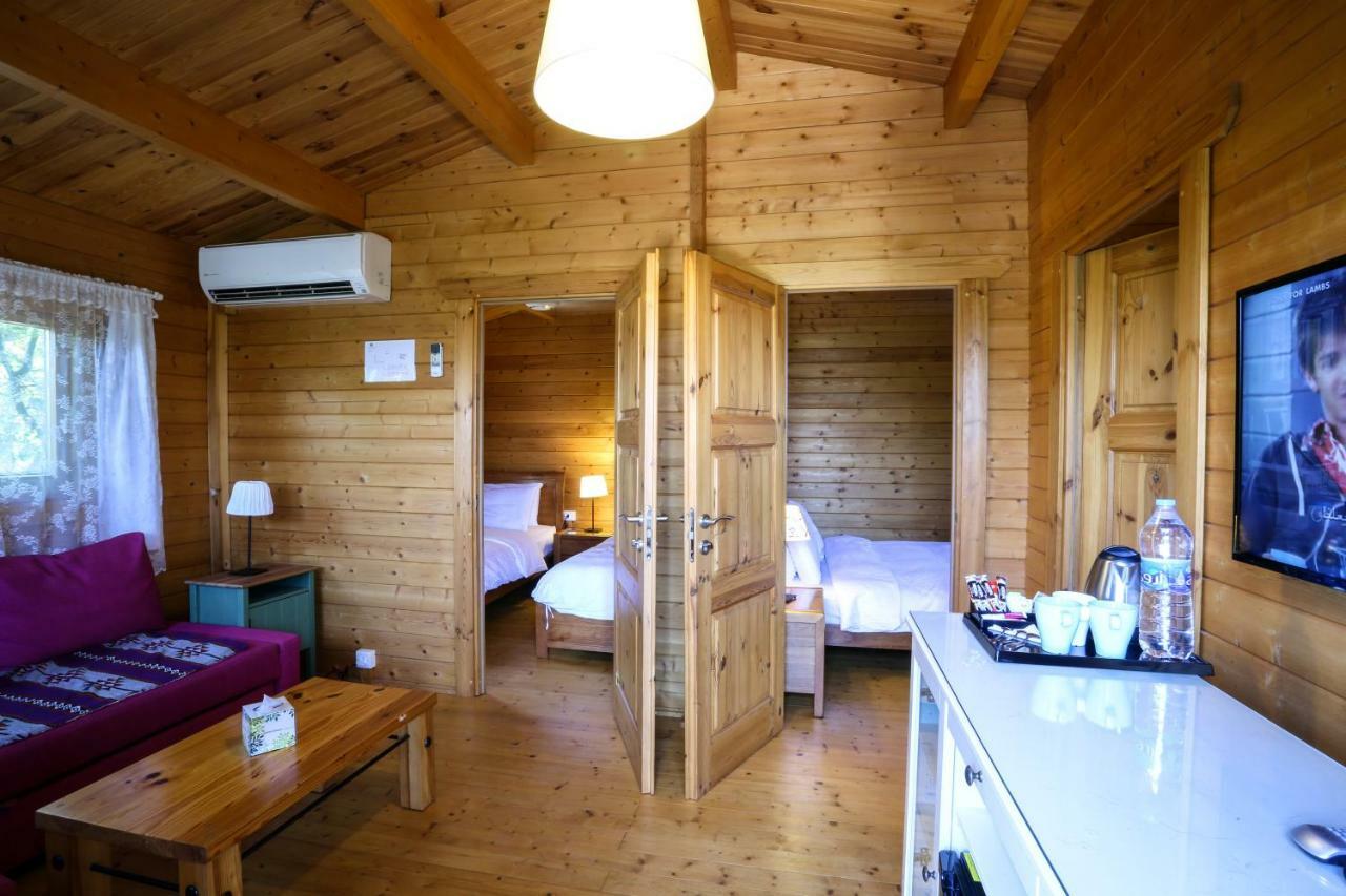 Mountain Breeze Lodge & Resort 알 살트 외부 사진