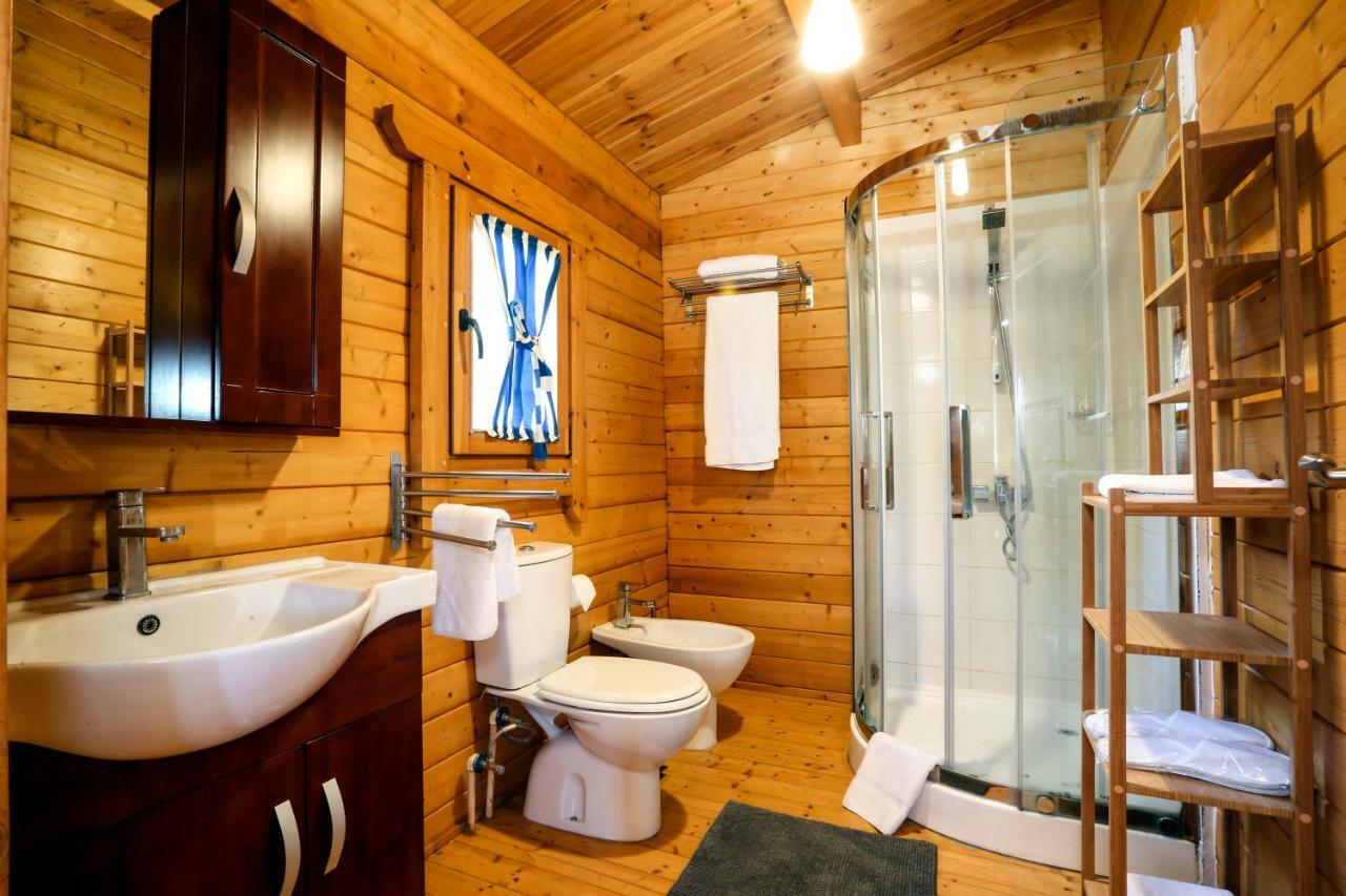 Mountain Breeze Lodge & Resort 알 살트 외부 사진