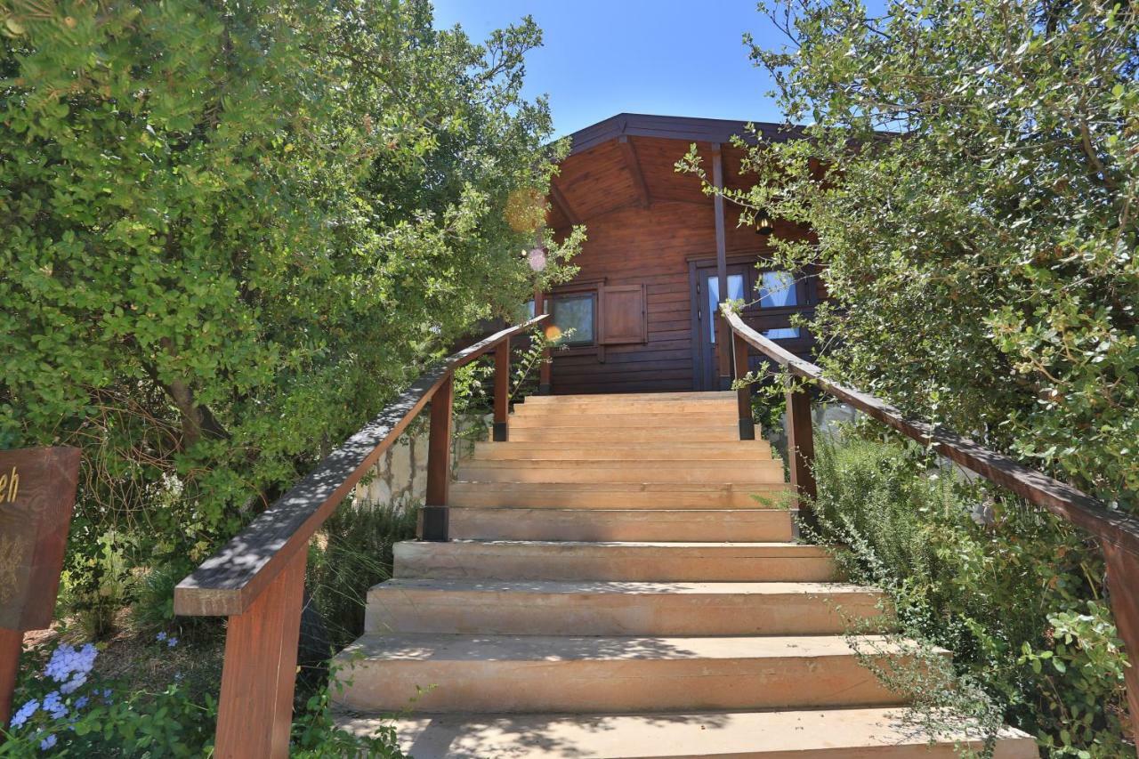 Mountain Breeze Lodge & Resort 알 살트 외부 사진