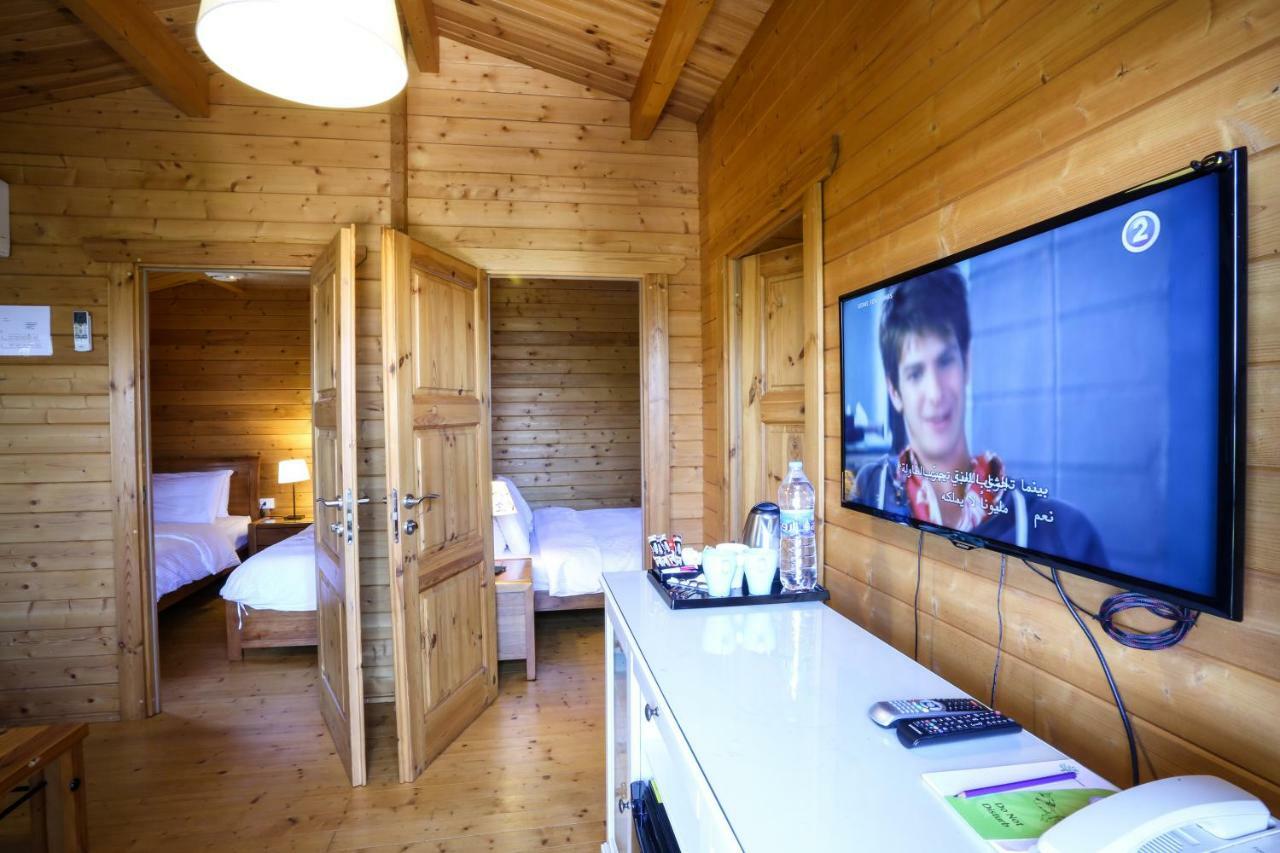 Mountain Breeze Lodge & Resort 알 살트 외부 사진